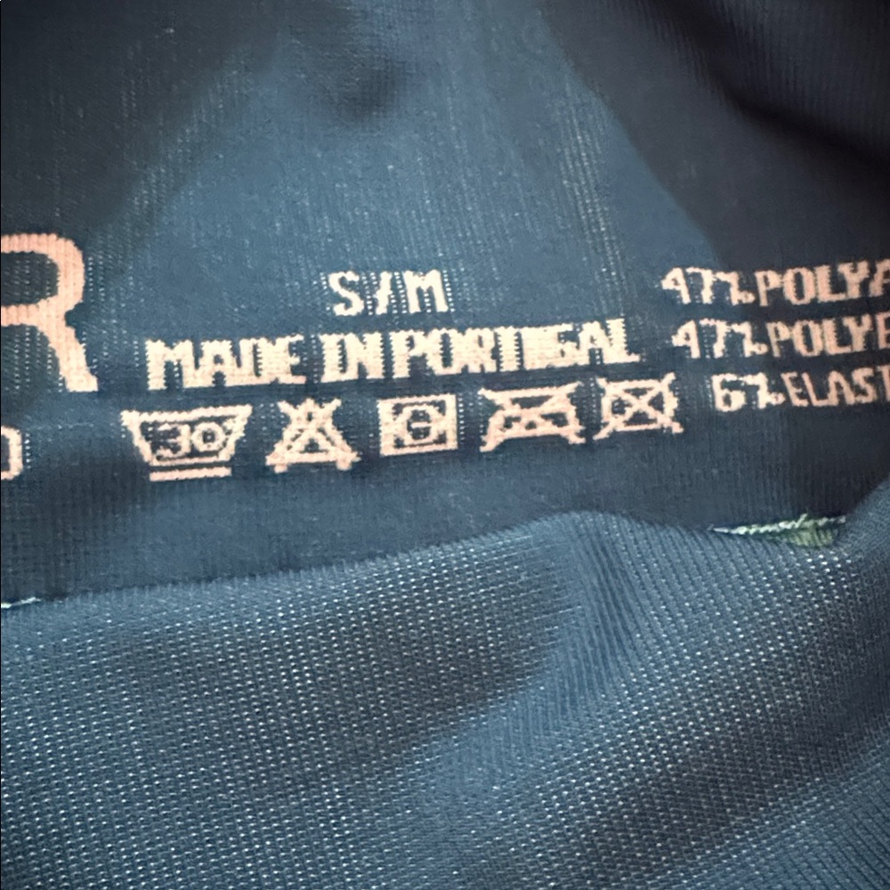 LNDR
Leggings in Navy and Peach - Picture 3 of 4